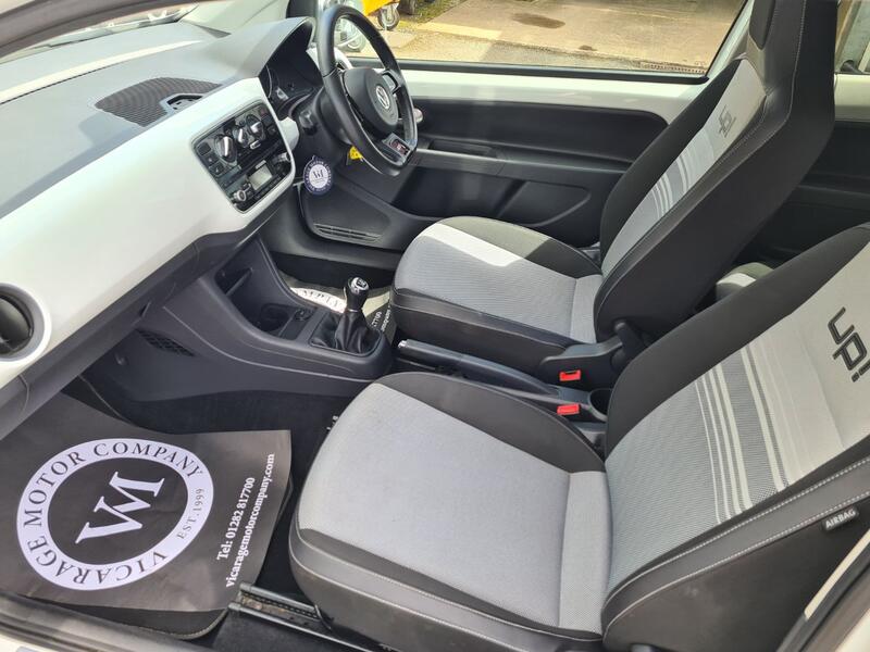 VOLKSWAGEN UP
