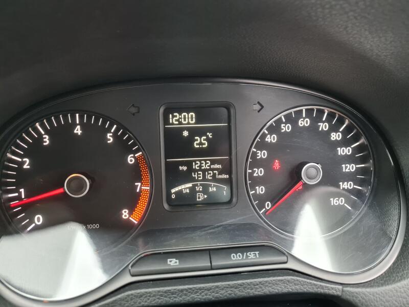 VOLKSWAGEN POLO