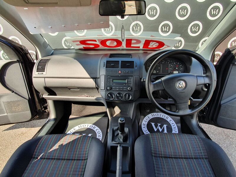 VOLKSWAGEN POLO