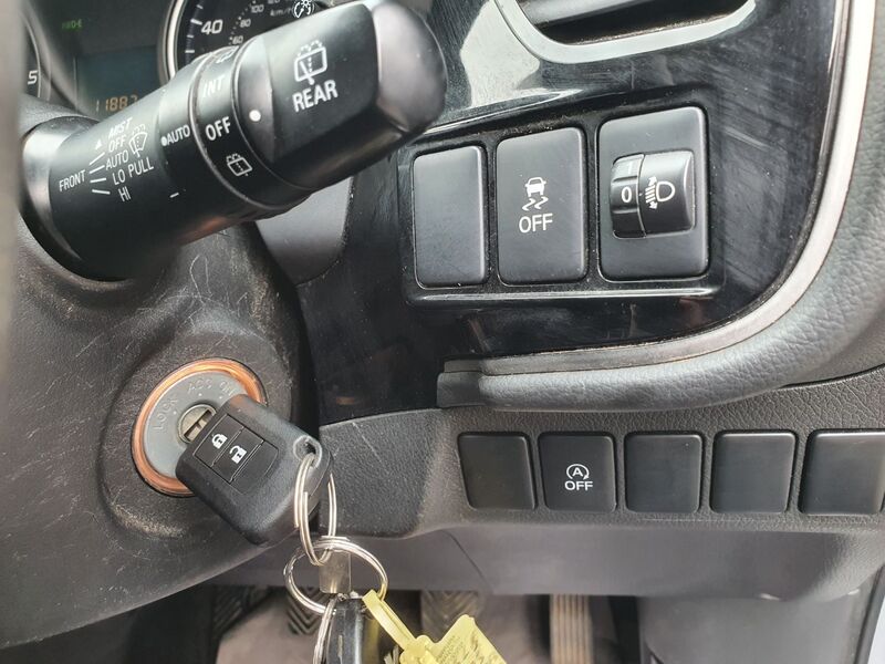 MITSUBISHI OUTLANDER
