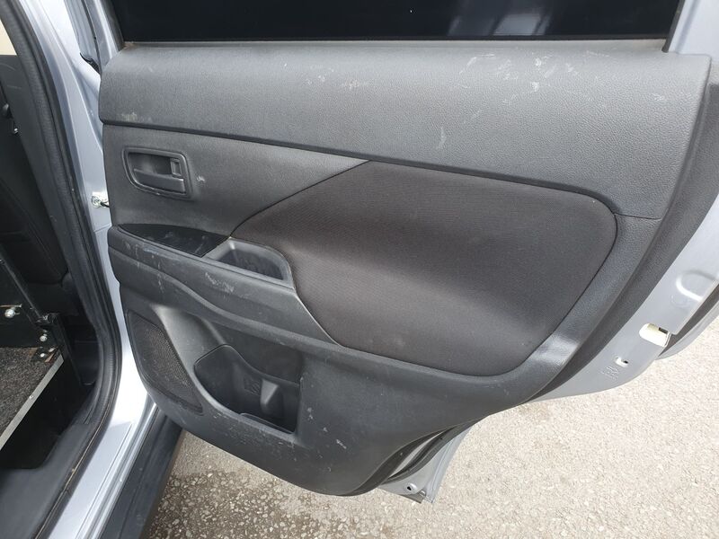 MITSUBISHI OUTLANDER