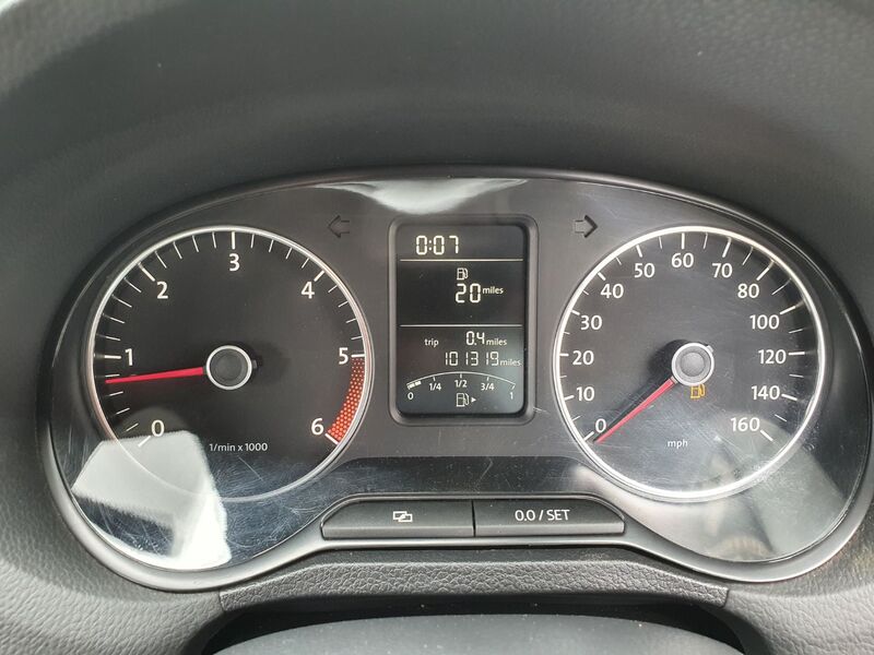 VOLKSWAGEN POLO