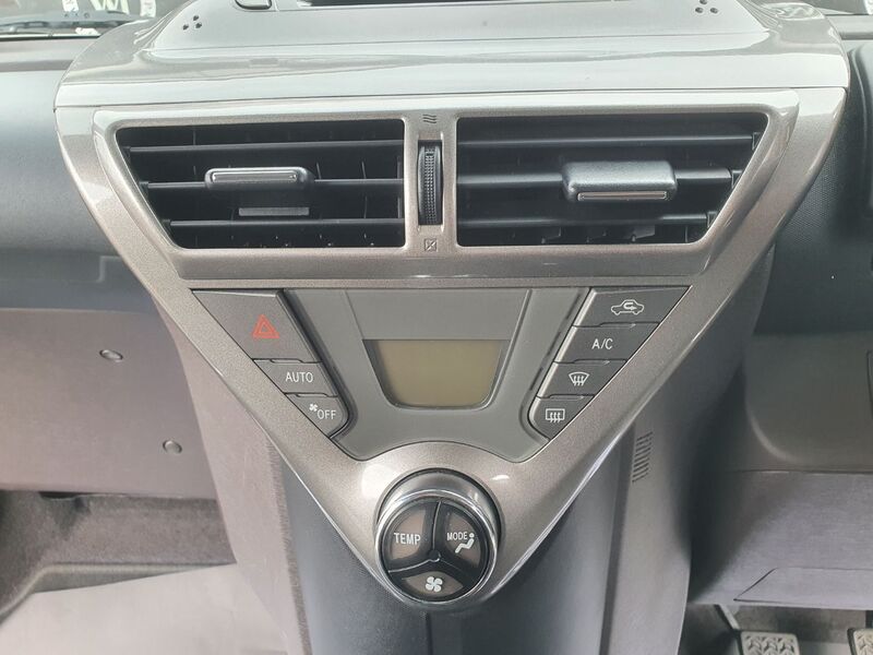 TOYOTA IQ