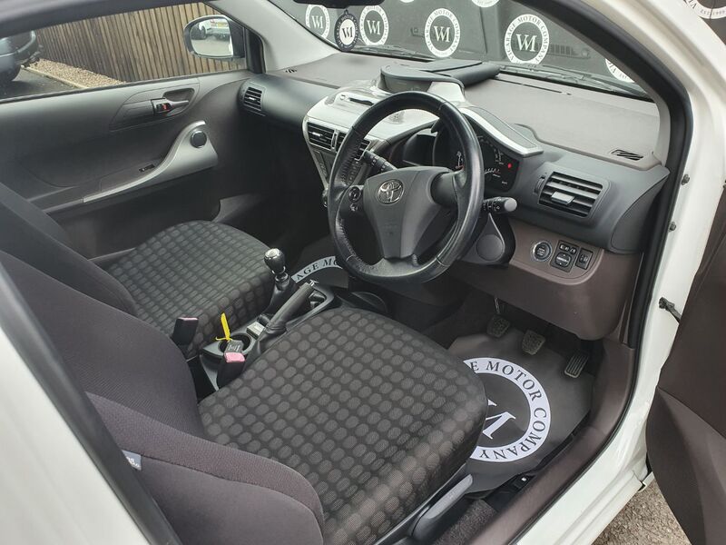 TOYOTA IQ