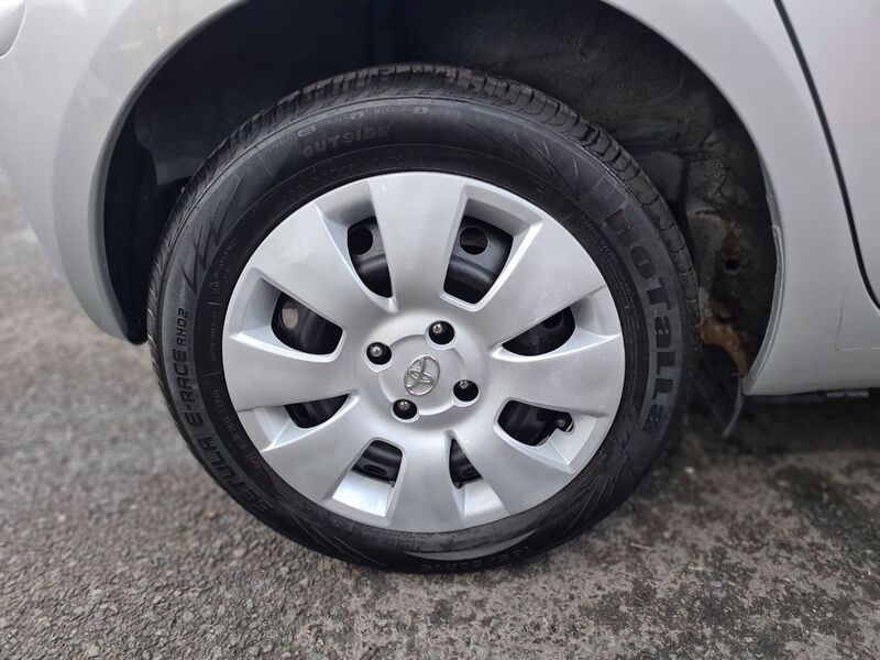 TOYOTA YARIS