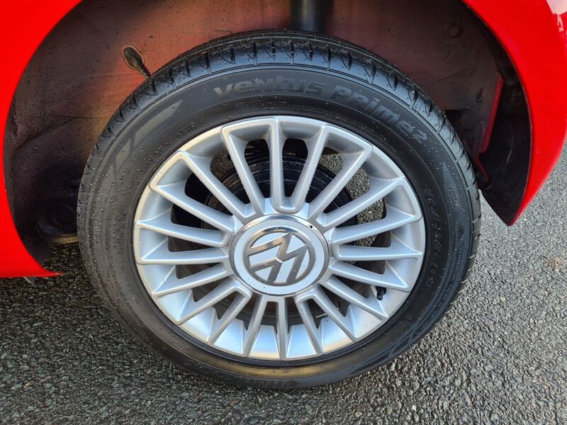 VOLKSWAGEN UP